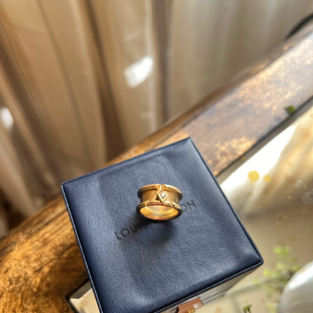 LV Volt One Band Ring, Yellow Gold and Diamond - Picture 3 of 7